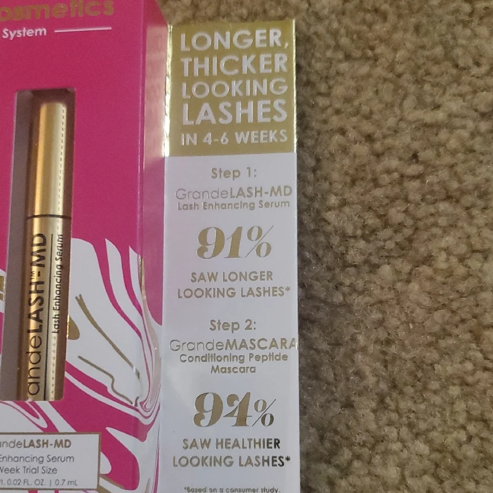 Ariana Grande Gold Mascara for Longer and Thicker Lashes